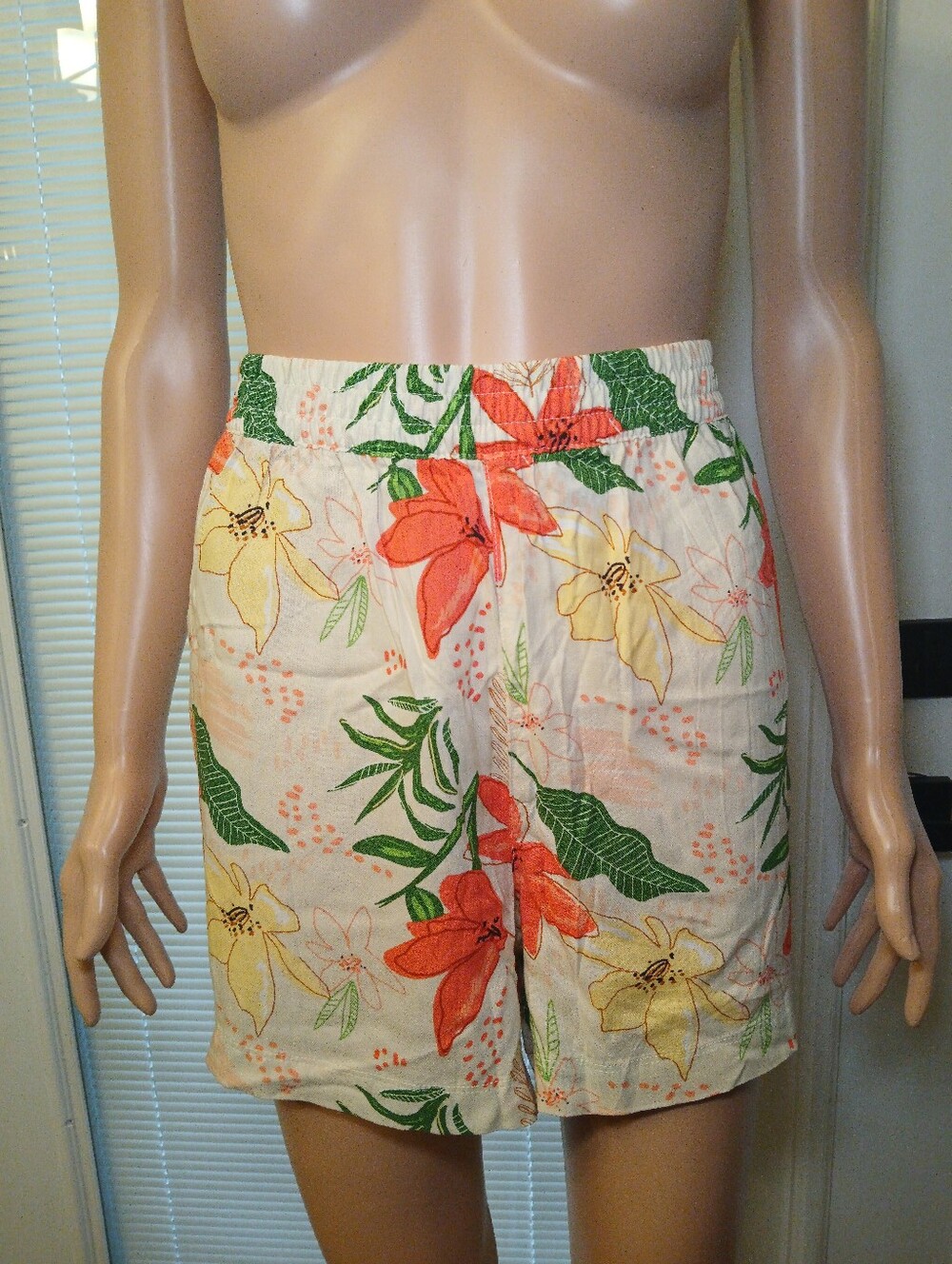 Natural Reflections Tropical Print Shorts -  Buttercream XXL - Picture 3 of 7